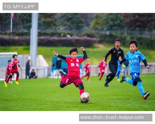 足球小将曼联：青春力量与梦想的碰撞在绿茵场上绽放光彩